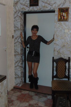 Je suis là pour flirter Elodie - rencontre-Libertine-Avignon