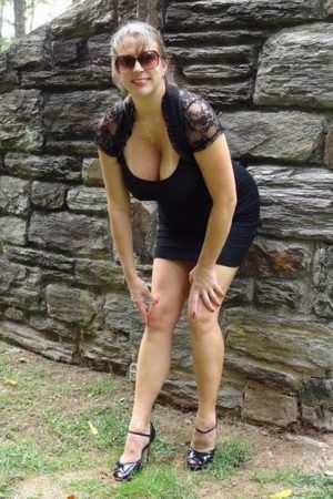 Virginie écarter les jambes Virginie - rencontre-Cougar-Roanne